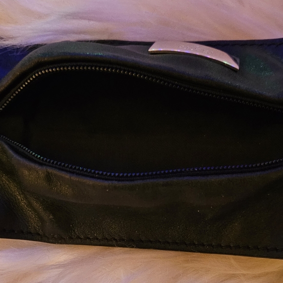 AUTHENTIC GUCCI LEATHER BRACELET WITH SECRET POCKET - Picture 8 of 10